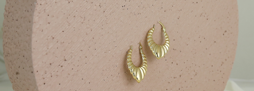 金ピアス