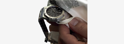 傷や汚れを取り除く